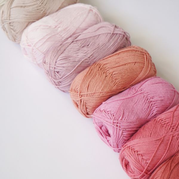 Нитки для ковровой вышивки Cotton Eight &mdash; 1020 (белый) cotton-eight-1020 фото