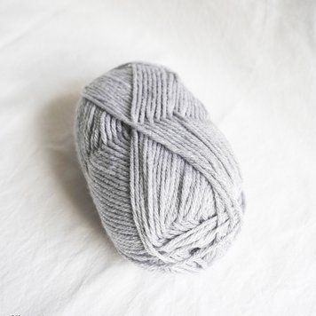 Пряжа для ковровой вышивки DMC Knitty 6 &mdash; 814 (светло-серый) knitty-6-814 фото