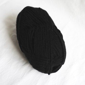 Пряжа для ковровой вышивки DMC Knitty 6 &mdash; 965 (черный) knitty-6-965 фото