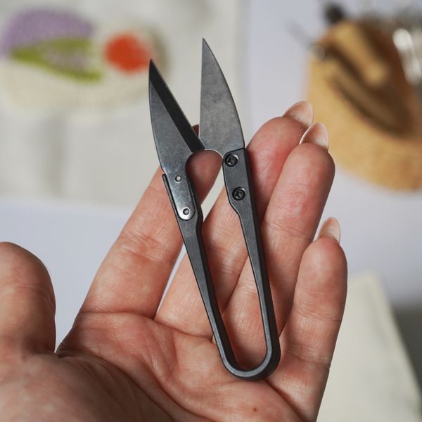 Маленькие ножницы-снипперы для рукоделия и вышивания black-scissors фото