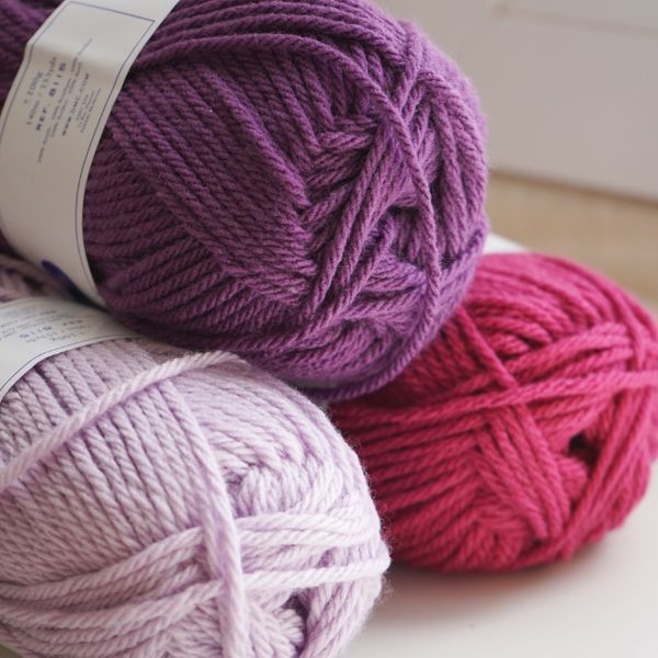 Пряжа для килимової вишивки DMC Knitty 6 &mdash; 698 (червоний) knitty-6-698 фото